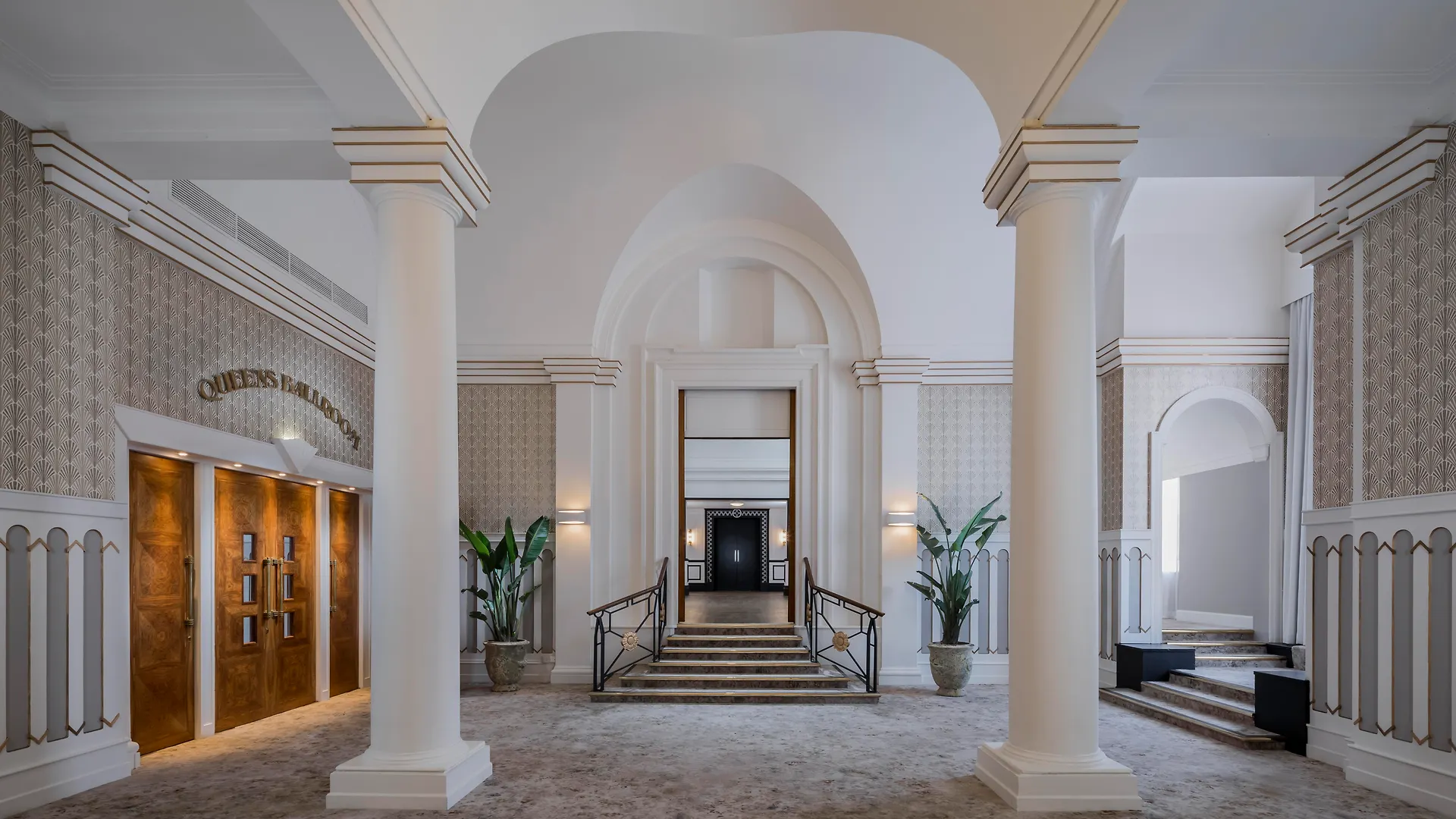 The Queens Hotel location